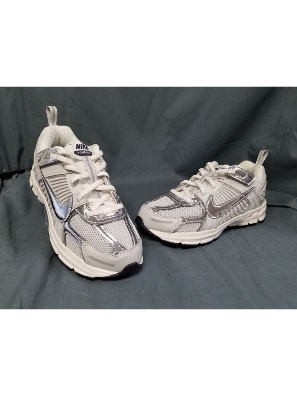 Nike Vomero 5 Photon Dust Chrome (PS) Kids Size 3Y BRAND NEW NO BOX !